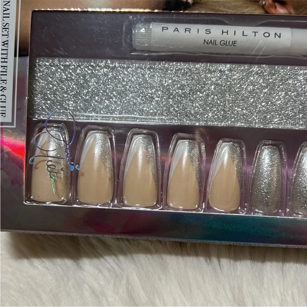 PARIS HILTON 24 Pc Press on Nail Set with File and glue French Glitter